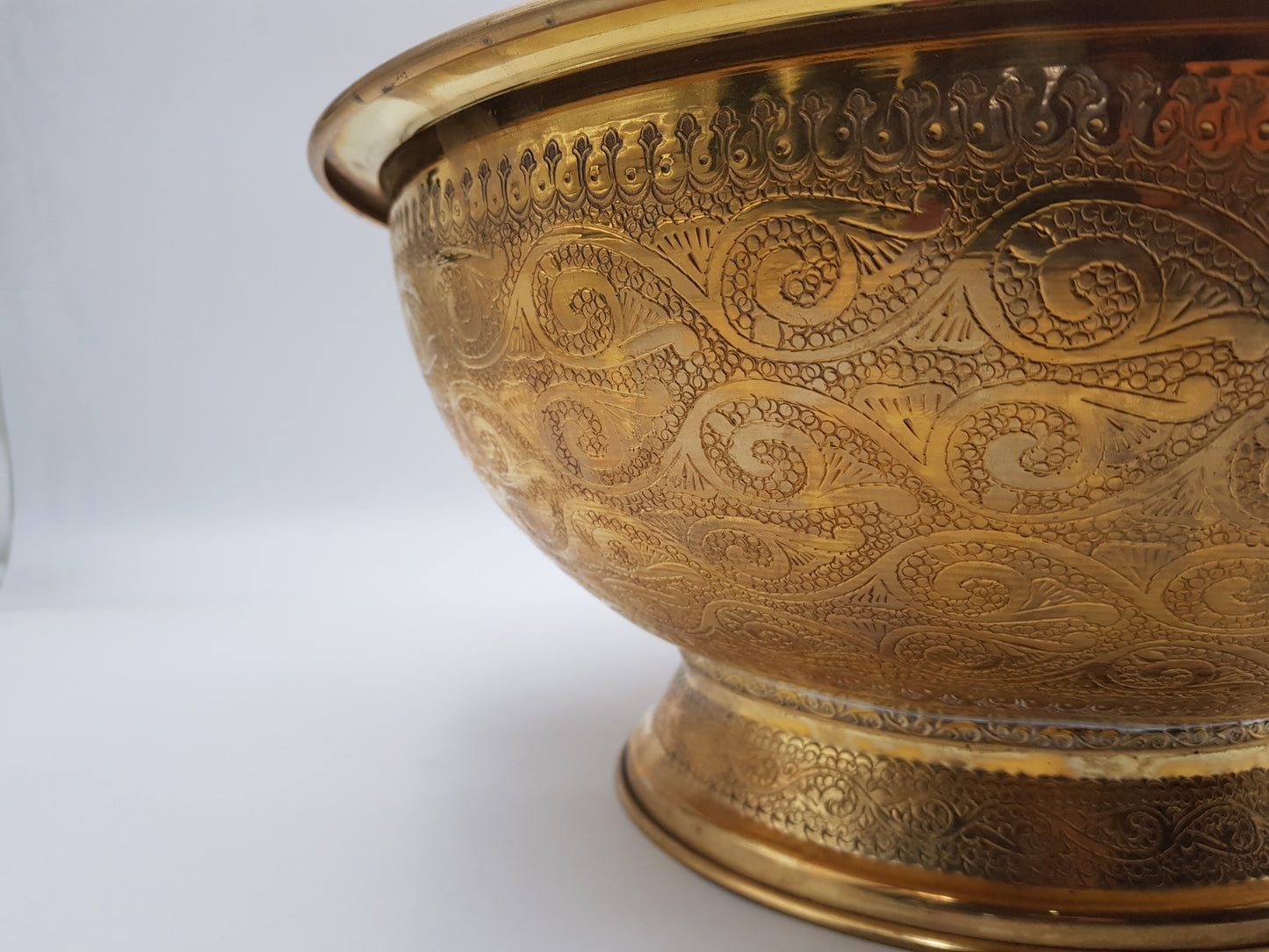Antique Brass Vessel Sink: Handcrafted Luxury