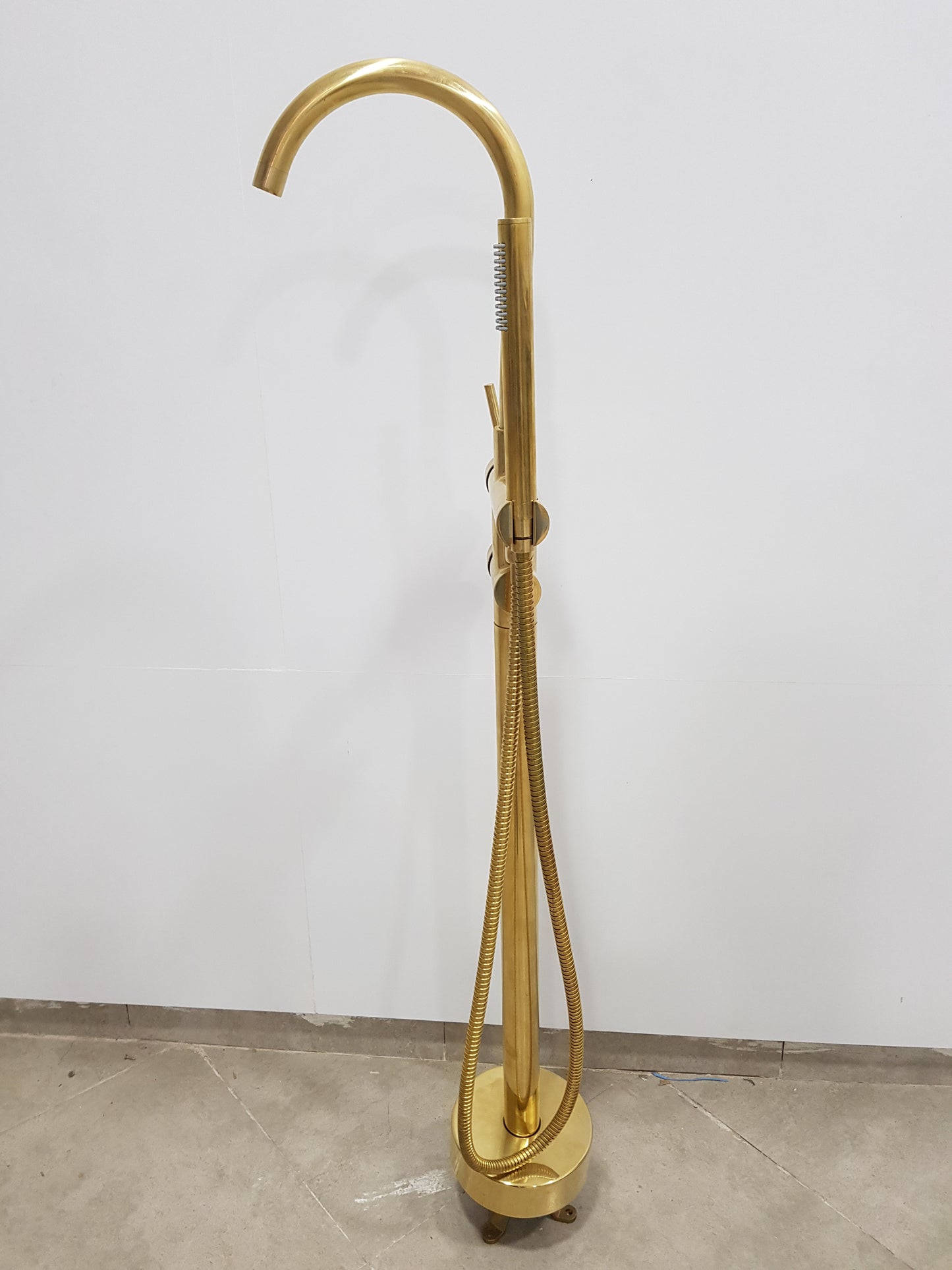 Freistehende Wannenarmatur – Wannenarmatur mit Handbrause