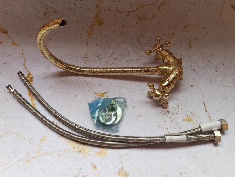 Marokkanischer Messing-Wasserhahn mit Gravur, unlackierter Messing-Küchenhahn, Messing-Waschtischhahn, Schwanenhals-Wasserhahn aus Messing