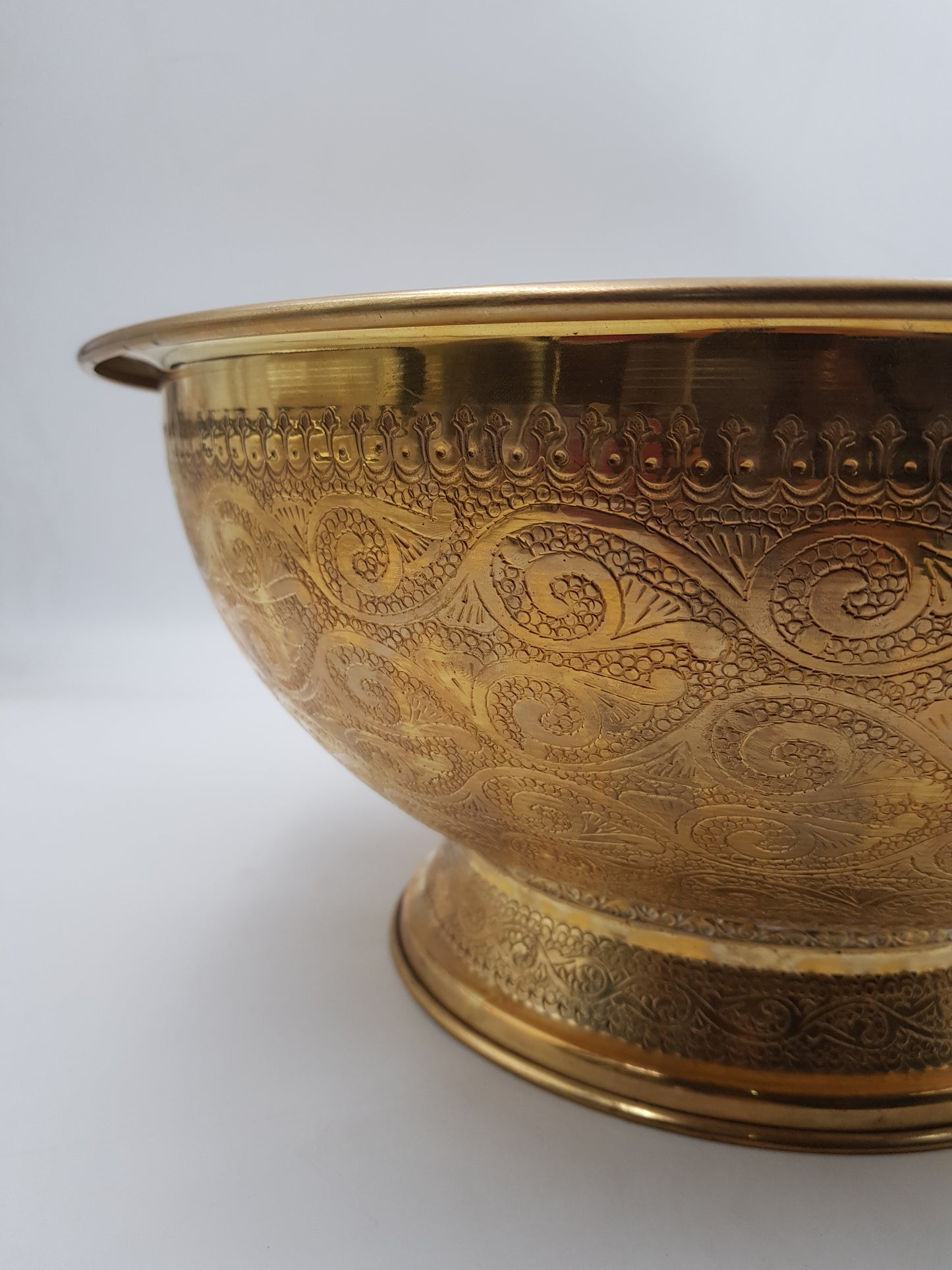 Lavabo encastrable en laiton antique : laiton doré gravé