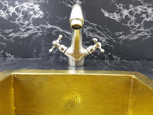 Robinet de lavabo : Élégance pour salle d'eau