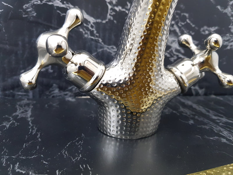 Bathroom Sink Faucet: Powder Room Elegance