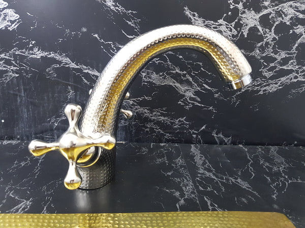 Bathroom Sink Faucet: Powder Room Elegance