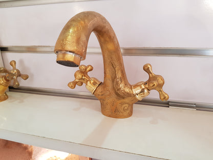 Antique Copper Faucet: Bathroom Vanity Elegance