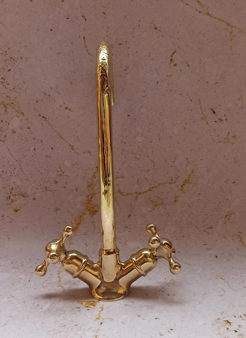 Marokkanischer Messing-Wasserhahn mit Gravur, unlackierter Messing-Küchenhahn, Messing-Waschtischhahn, Schwanenhals-Wasserhahn aus Messing