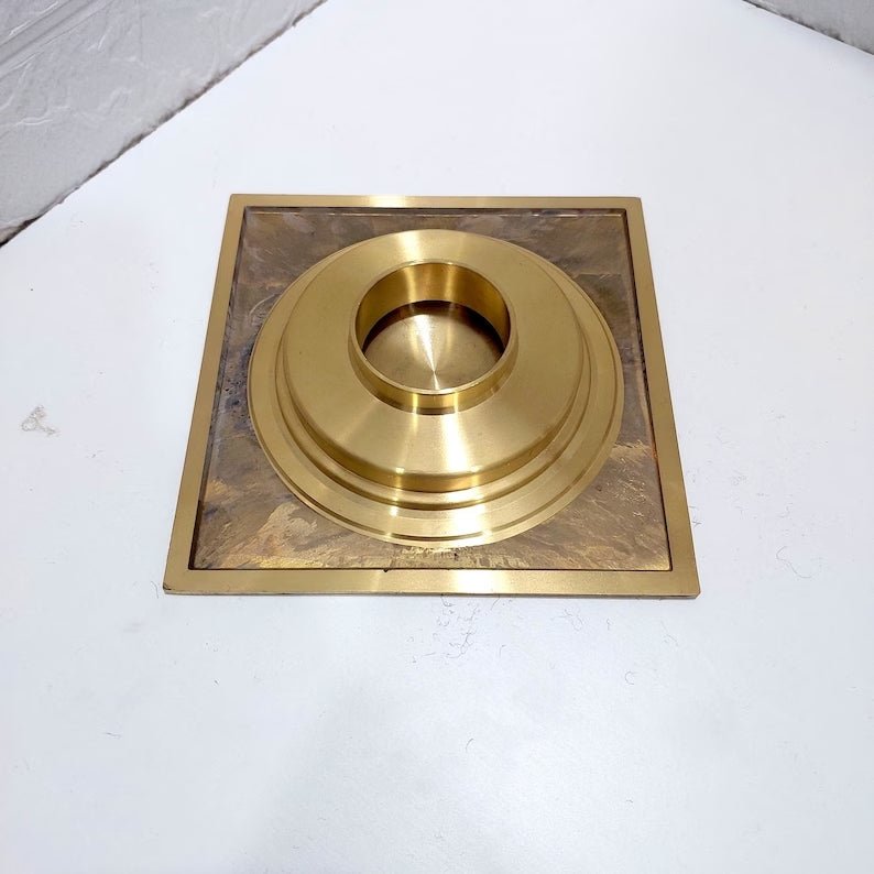 Quadratischer Duschablauf aus massivem Messing. Messing-Ablaufabdeckung – die perfekte Kombination aus Stil und Langlebigkeit für Ihr Badezimmer. 