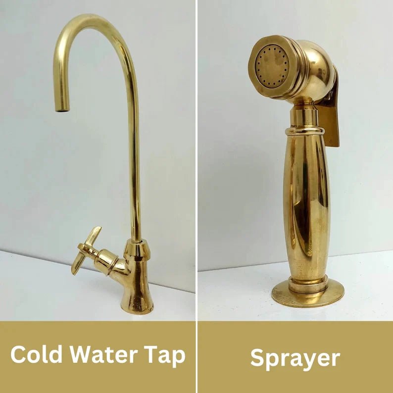 Küchenarmatur aus unlackiertem Messing mit Kugelgelenk, drei geraden Füßen, Brause und Kreuzgriff – 8 Zoll Ausladung 