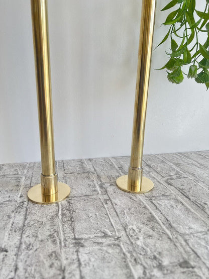 Küchenarmatur aus unlackiertem Messing, handgefertigte Brückenarmatur mit geraden Beinen und verschiedenen Griffvarianten – Küchenarmaturen 