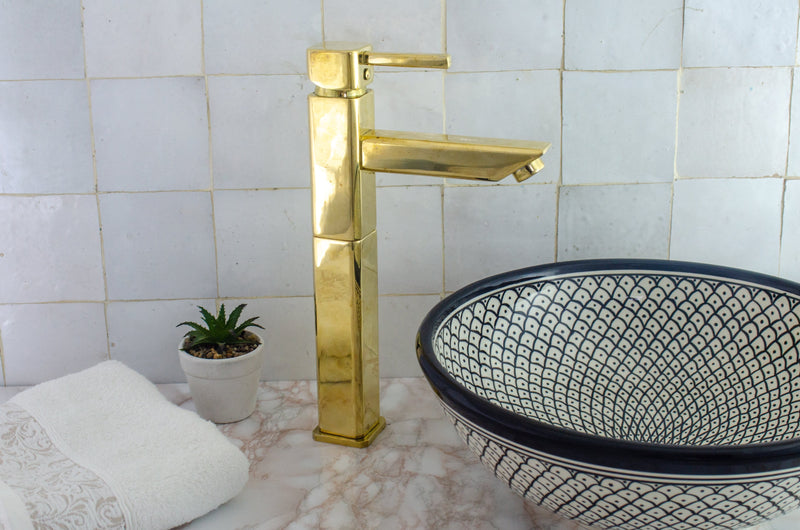 Antique Brass Bathroom Faucet - Vessel Sink Faucet for Timeless Elegance