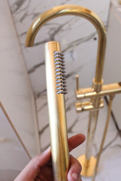 Robinet de baignoire sur pied à fixation au sol