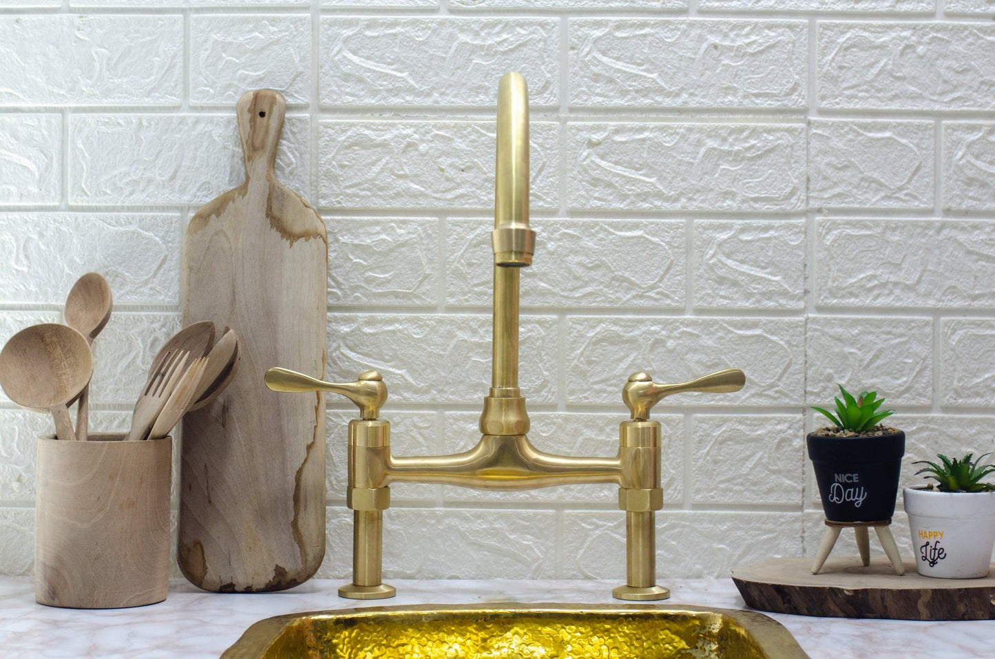 Unlacquered  Legs Bridge Faucet + sink unlacquered  strainer