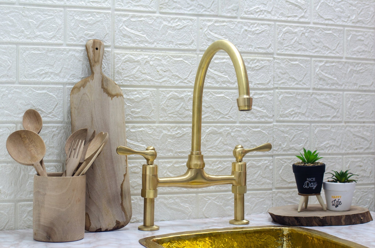 Unlacquered  Legs Bridge Faucet + sink unlacquered  strainer