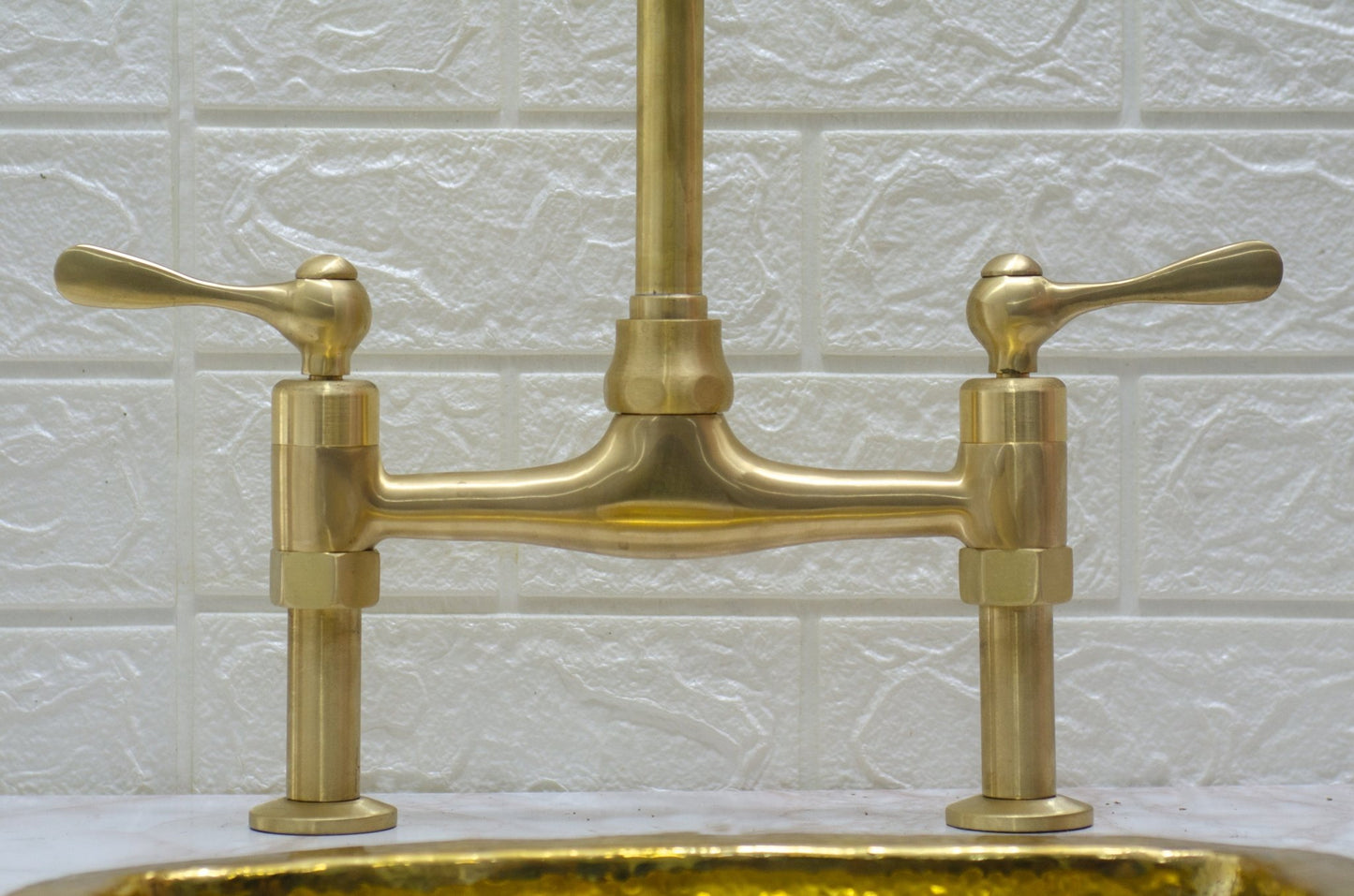 Unlacquered  Legs Bridge Faucet + sink unlacquered  strainer